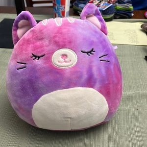 Loved SQUISHMALLOWS. Caeli the tie dye cat, 8”
